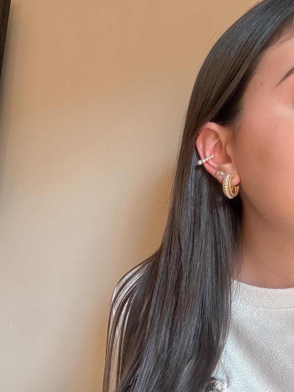 Pearly earcuff