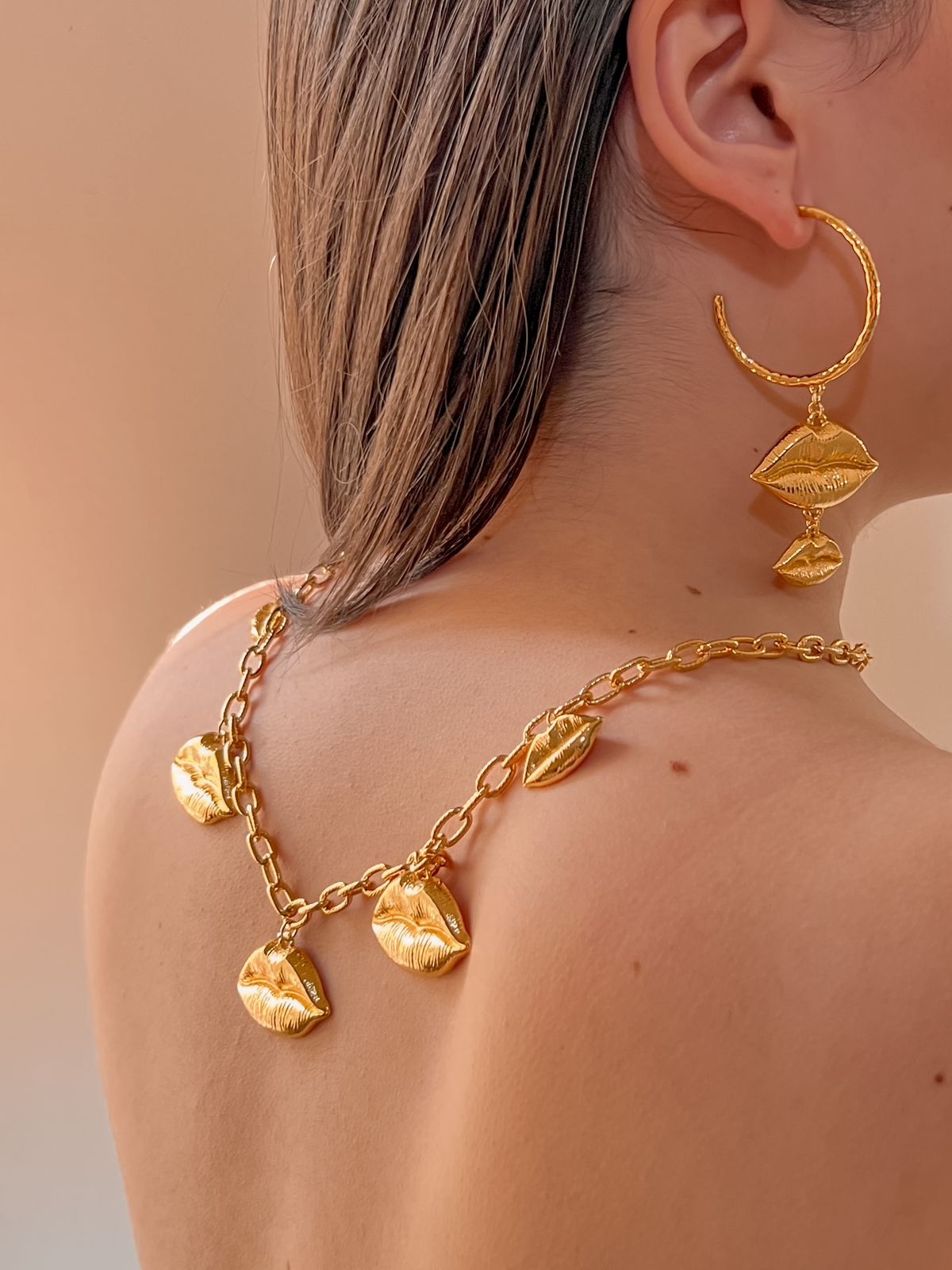 Venus necklace