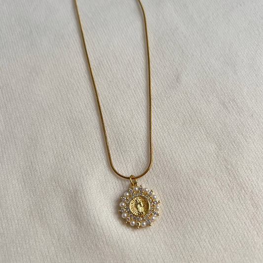 Cadena Virgen con perlas