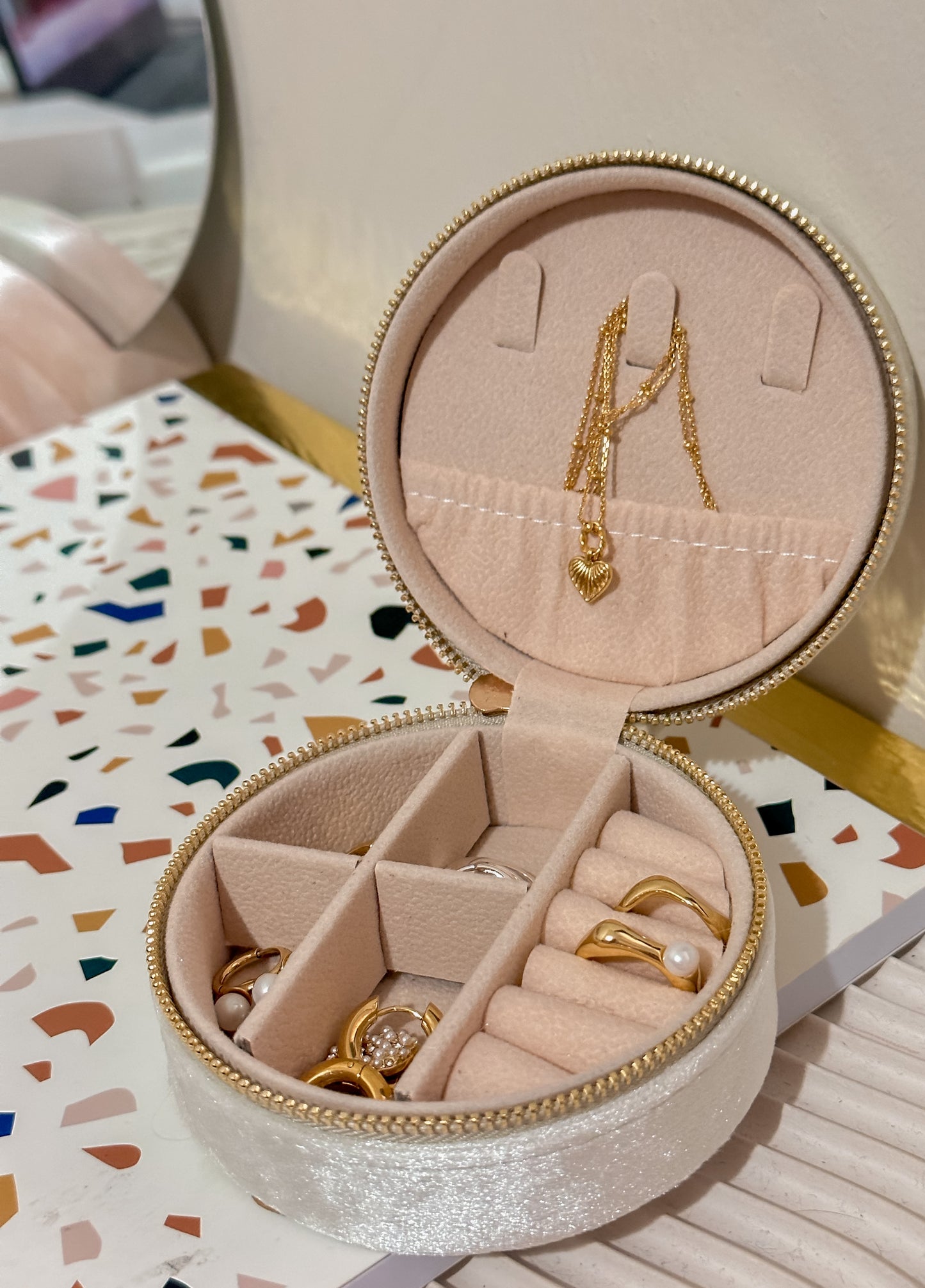 Round white travel size jewelry box (suede)