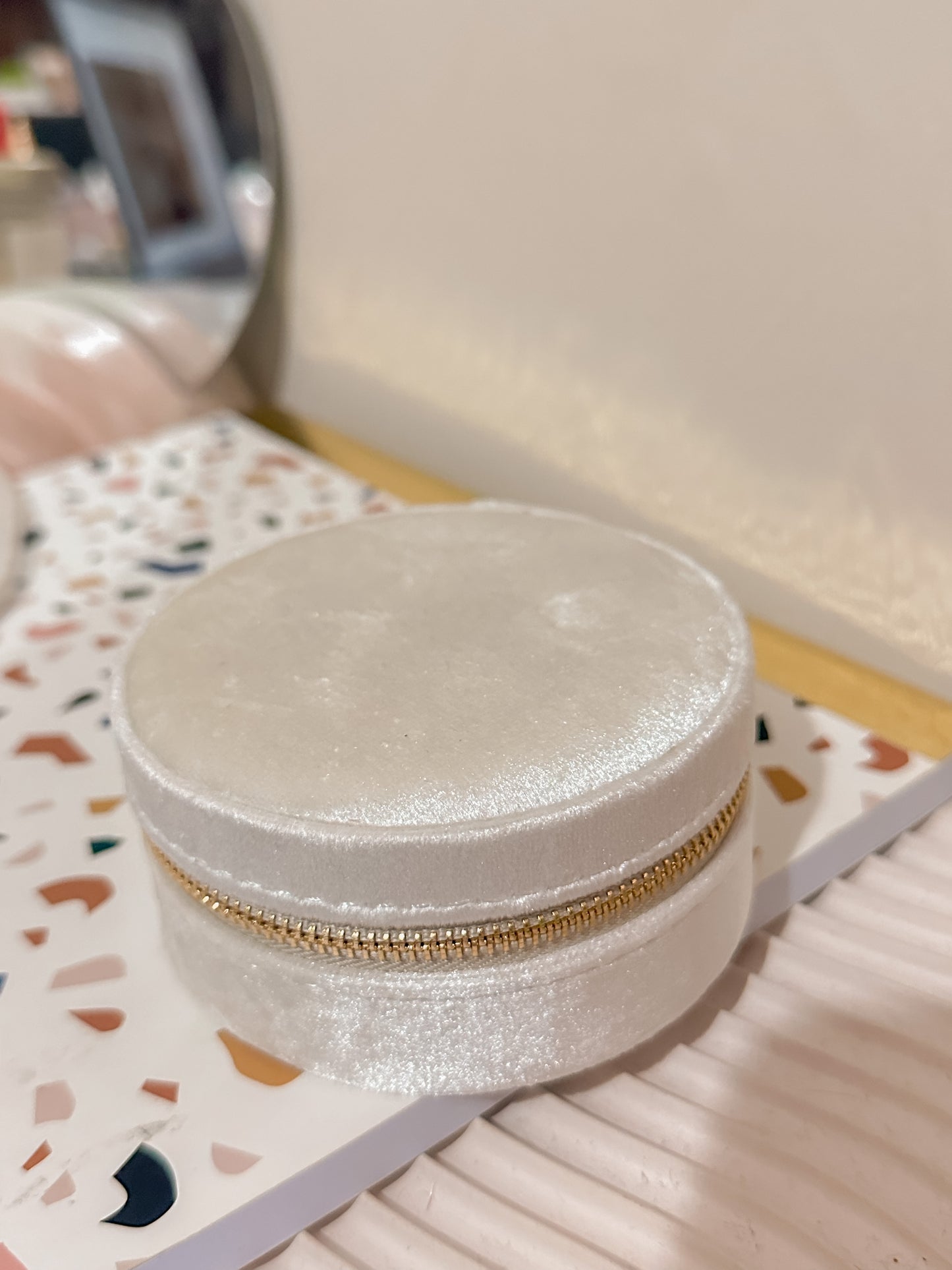 Round white travel size jewelry box (suede)
