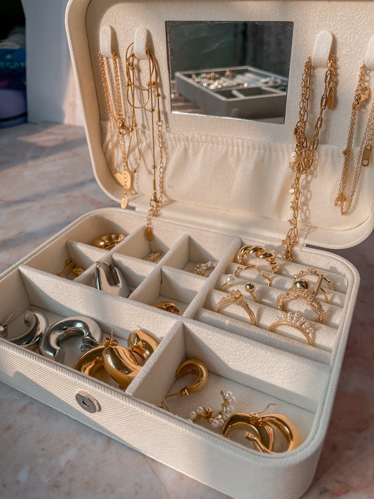 Medium travel size jewelry box